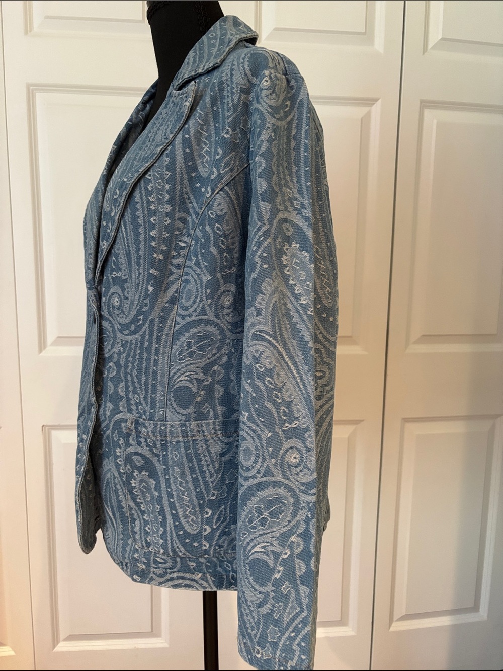 Solitaire Denim Blue Paisley Blazer - Picture 6 of 10